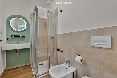 Bagno di Subalterno33, Terre Marine