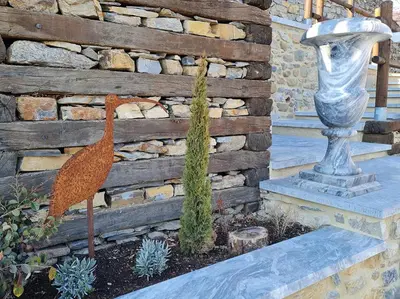 Giardino di DA ERCOLE casa vacanze di lusso con giardino, piscina e idromassaggio.