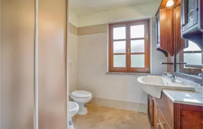 Bagno di 4 Bedroom Lovely Home In Codivara
