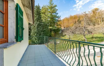 Balcone o terrazza di 4 Bedroom Lovely Home In Codivara
