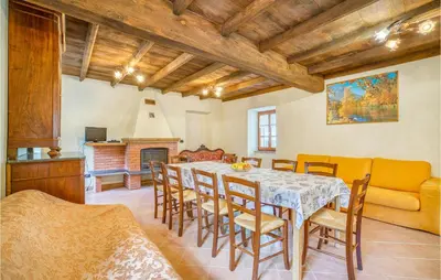 TV o dispositivi per l'intrattenimento presso 4 Bedroom Lovely Home In Codivara
