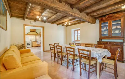 Area soggiorno di 4 Bedroom Lovely Home In Codivara