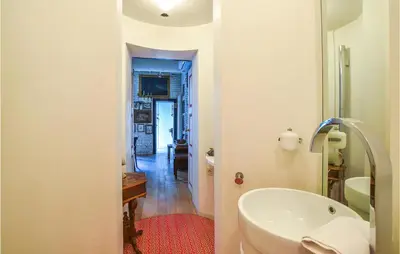 Bagno di 4 Bedroom Cozy Apartment In Mantova