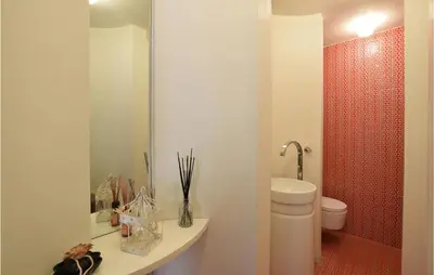 Bagno di 4 Bedroom Cozy Apartment In Mantova