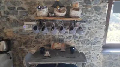 Set per la preparazione di tè e caffè presso La pietra di Sersa