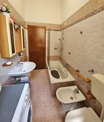 Planimetria di CASA OLTREPO comodo centrale ma silenzioso parcheggio interno