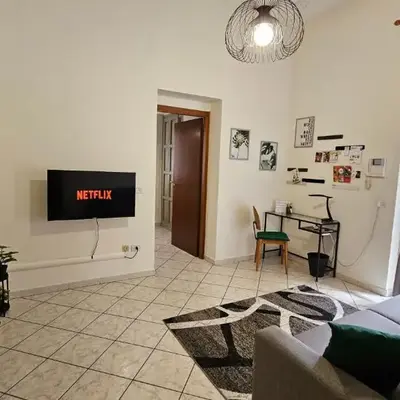CASA OLTREPO comodo centrale ma silenzioso parcheggio interno