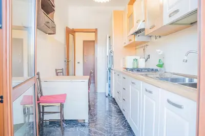 Cucina o angolo cottura di 083 - Casa Grande con Attico condominiale vista mare, 500 metri dalla spiaggia