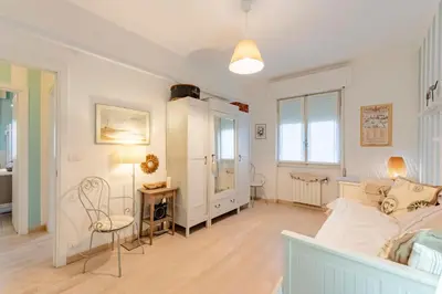 Area soggiorno di JOIVY Stylish flat with balcony near Rapallo Castle