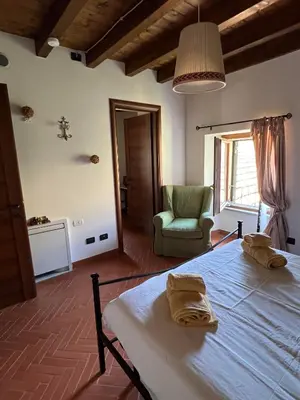 Letto o letti in una camera di Casa Boru - a beautiful fully restored spacious house with fantastic views