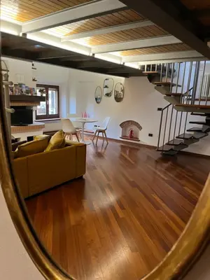 Area soggiorno di Loft Albinelli Wi-Fi e parcheggio gratis in centro