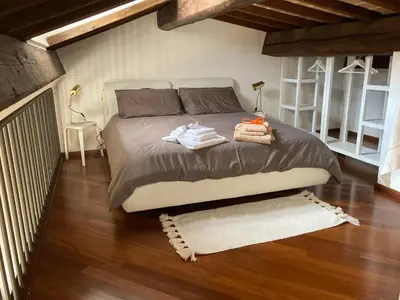 Letto o letti in una camera di Loft Albinelli Wi-Fi e parcheggio gratis in centro