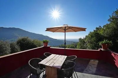 Paesaggio naturale nelle vicinanze della villa