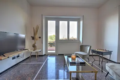 TV o dispositivi per l'intrattenimento presso Cosy Home Riviera Wi-fi, AC, terrace 3 BDR