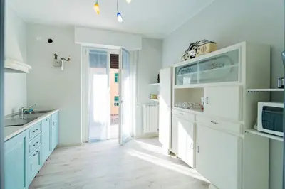 Cucina o angolo cottura di 097 - Casa Stella a Riva Trigoso, 300 metri da mare e spiaggia, POSTO AUTO PRIVATO GRATIS