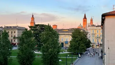 Vista generica su Parma o vista sulla città dall'interno dell'appartamento