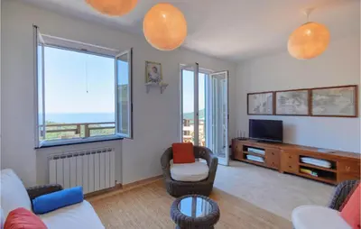 TV o dispositivi per l'intrattenimento presso 3 Bedroom Beautiful Home In Moneglia