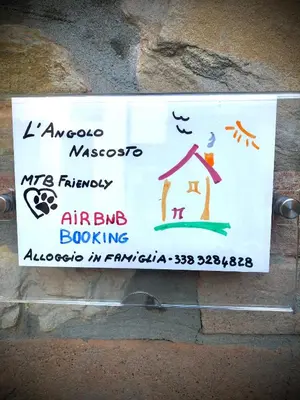 Certificato, attestato, insegna o altro documento esposto da L'angolo nascosto