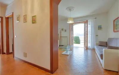 Area soggiorno di 2 Bedroom Lovely Apartment In Cembrano