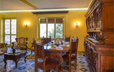 Area soggiorno di Gorgeous Home In Fivizzano With Wifi