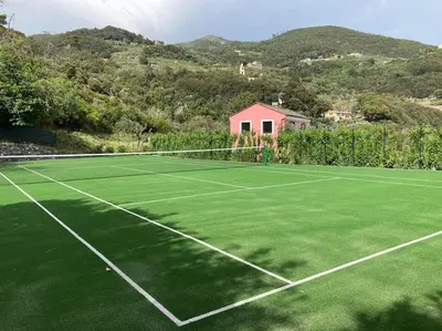 Attività di tennis o squash presso la villa o nelle vicinanze