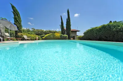 Piscina di Villa Le Due Lune 6 Pax by VILLASRETREATS o nelle vicinanze