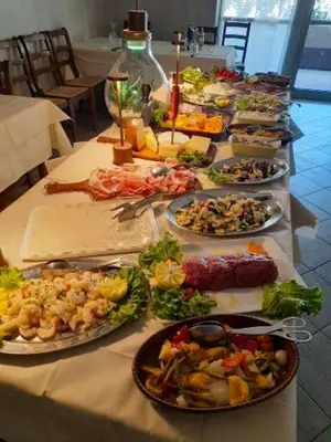 Cibo presso il motel o nelle vicinanze