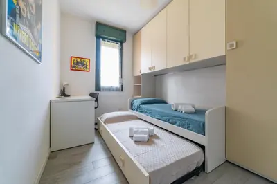 Letto o letti in una camera di GuestHost - Parma Residential Flat with balconyParma Residential Apartment con balcone