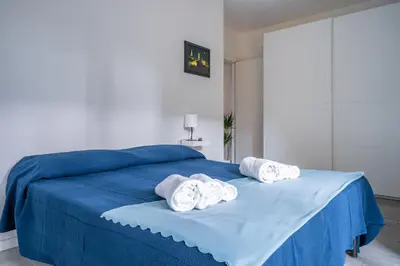 Letto o letti in una camera di GuestHost - Parma Residential Flat with balconyParma Residential Apartment con balcone