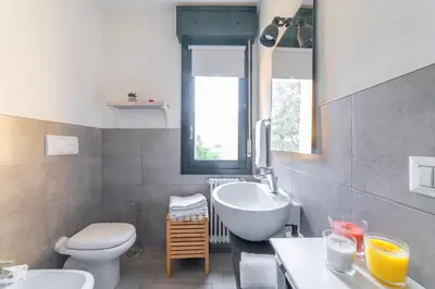 Bagno di GuestHost - Parma Residential Flat with balconyParma Residential Apartment con balcone