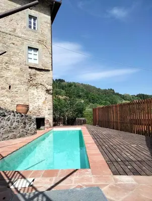 Piscina di GuestHost - Sillicagnana Castle Villa with Swimming Pool! o nelle vicinanze