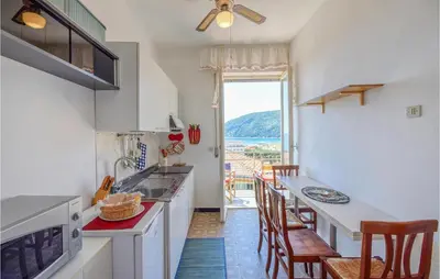 Cucina o angolo cottura di Pet Friendly Apartment In Moneglia