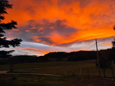 Alba o tramonto visti dall'interno del bed & breakfast o dai dintorni